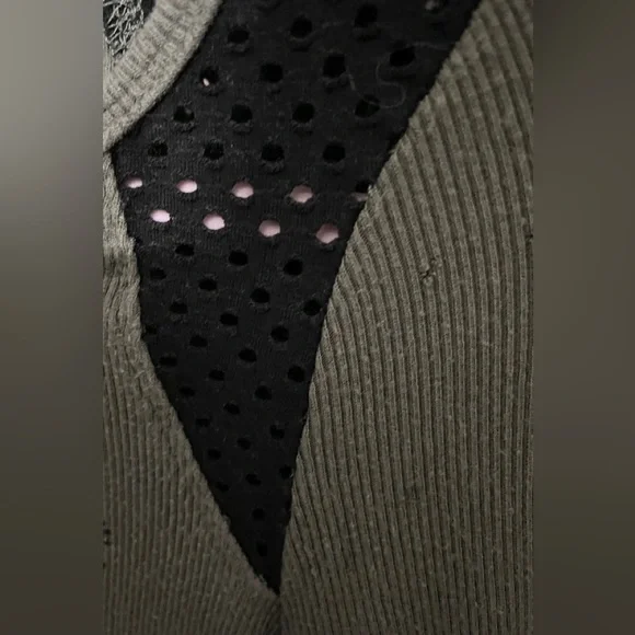 Bebe Vintage(?) beautifully cut top - Picture 5 of 8